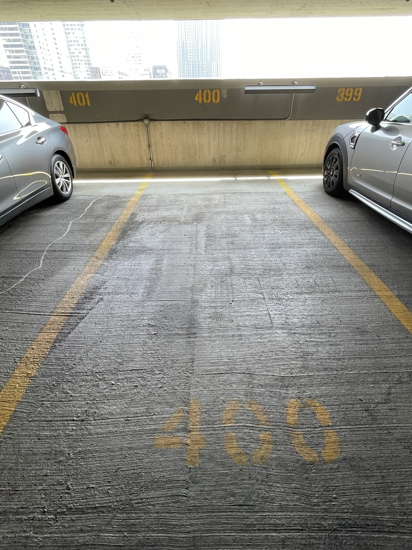 235 W Van Buren Street P400