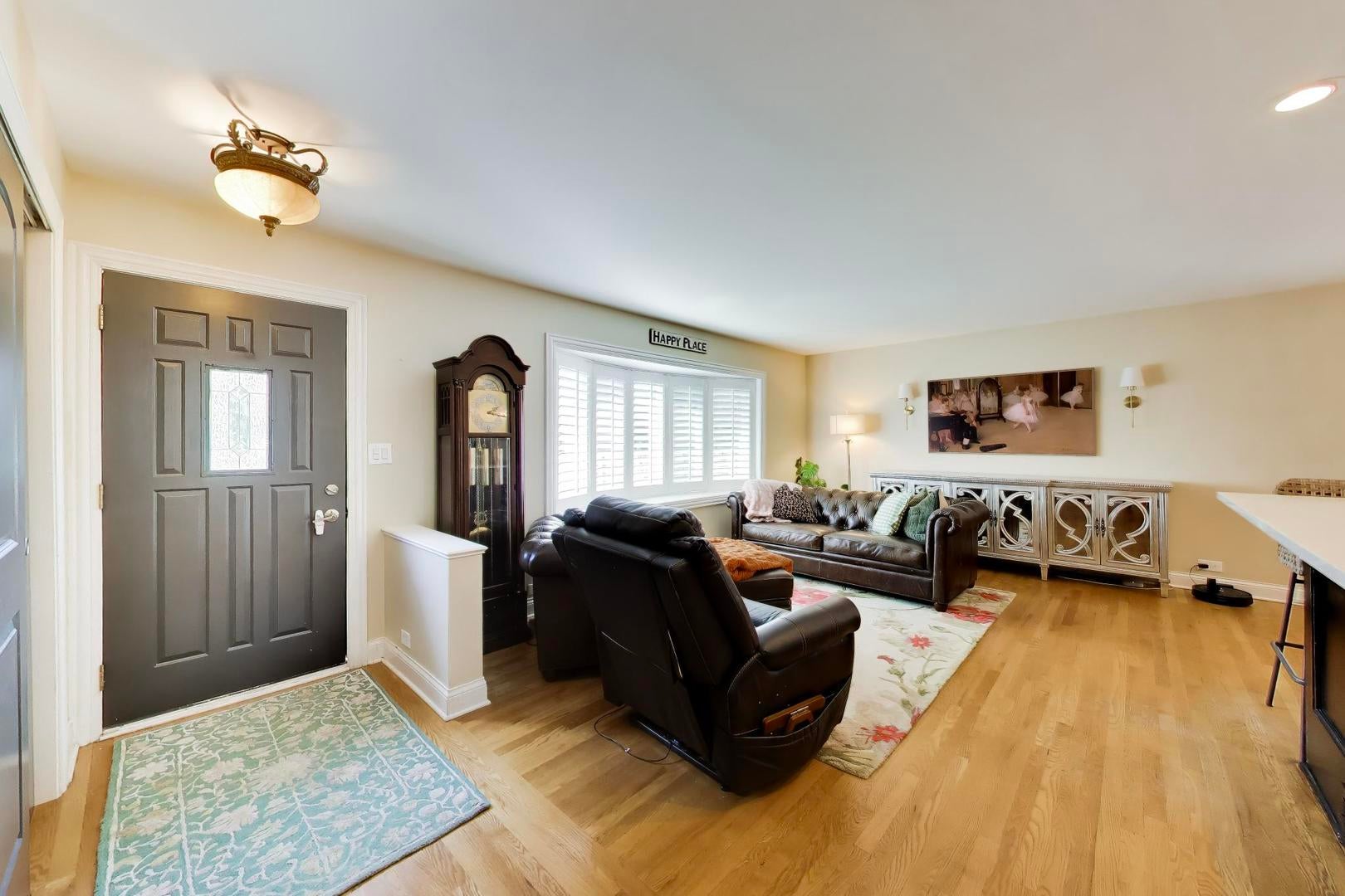 116 W Central Road