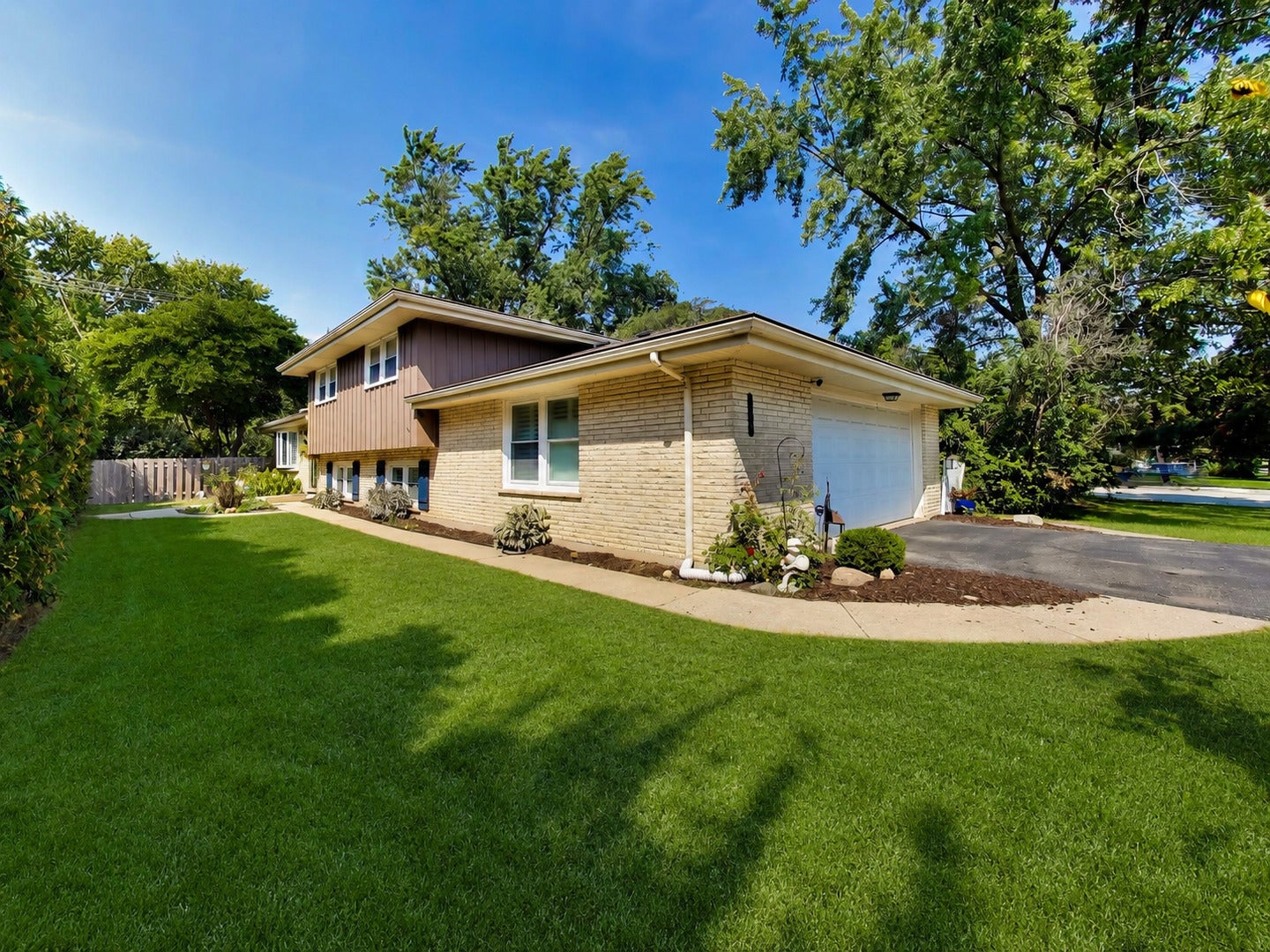 116 W Central Road