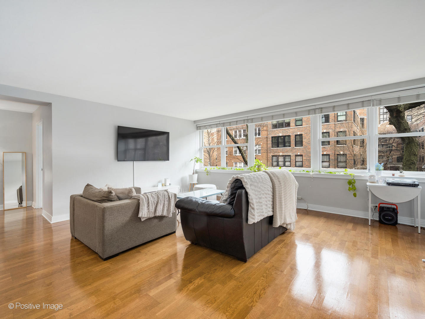 2300 N Commonwealth Avenue 2L