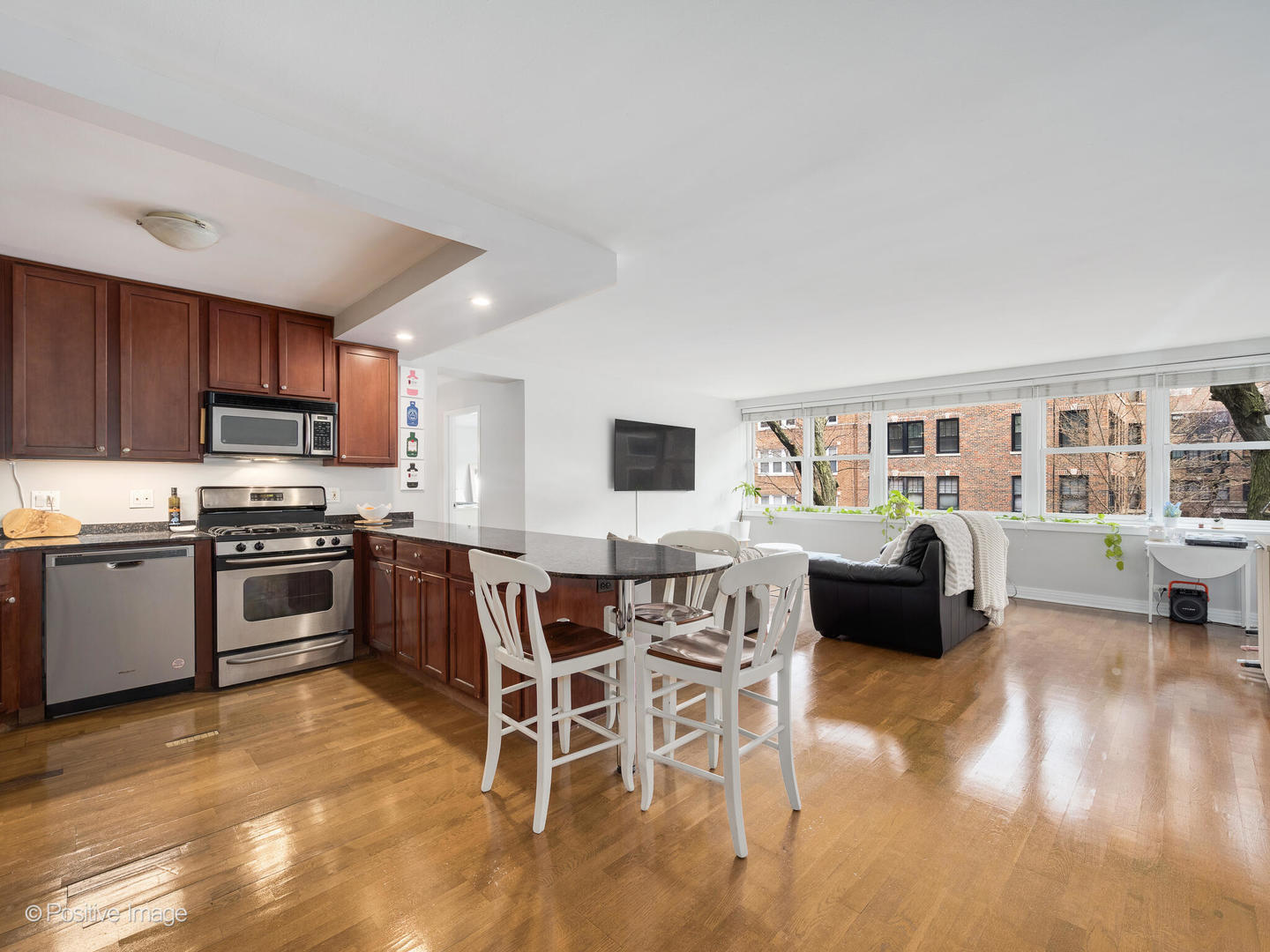 2300 N Commonwealth Avenue 2L