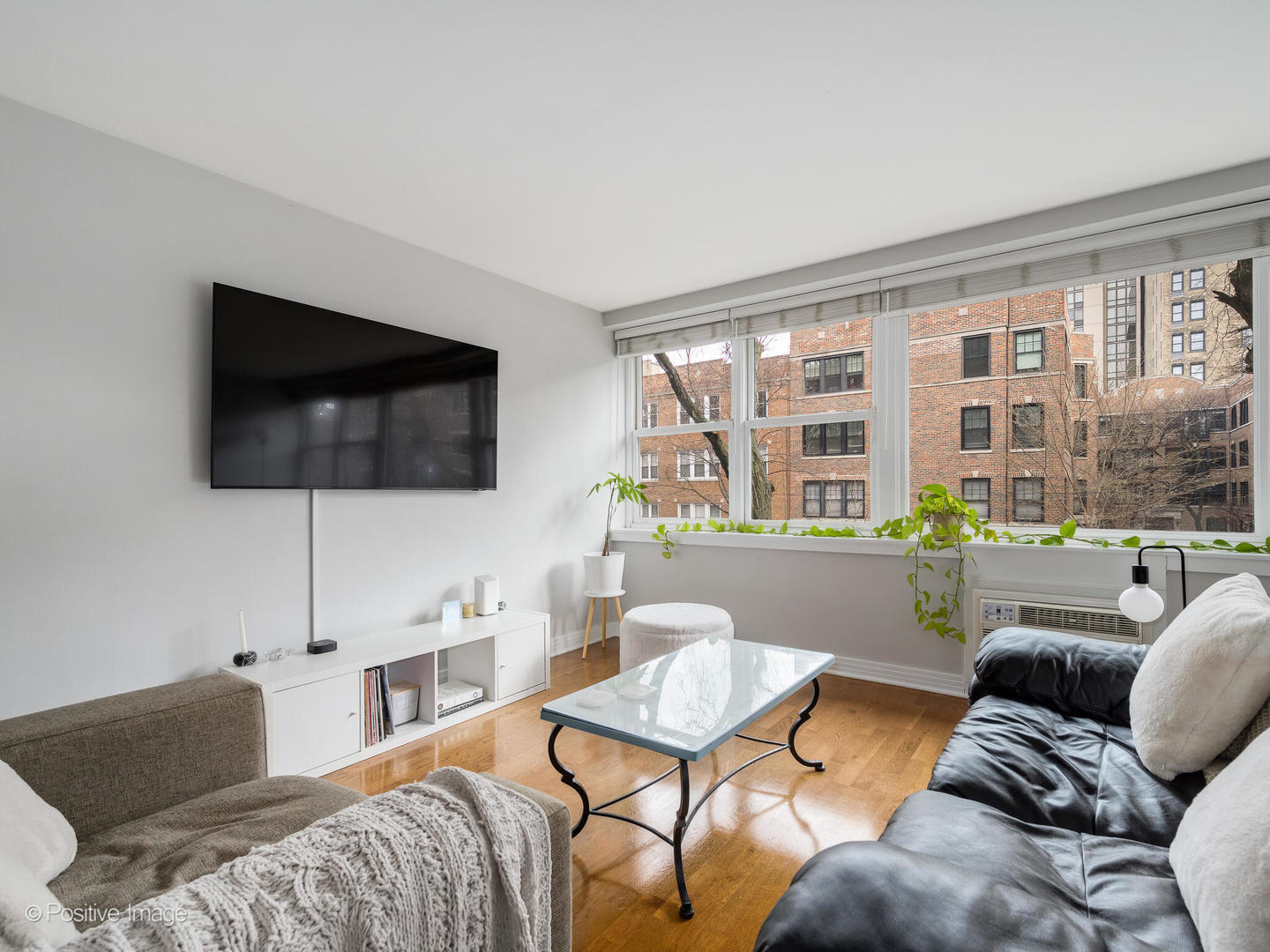 2300 N Commonwealth Avenue 2L
