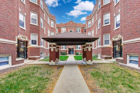 Tiny photo for 6421 N GREENVIEW Avenue #2W, Chicago, IL 60626 (MLS # 12516354)