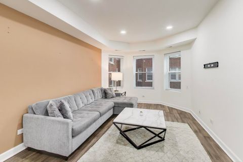 Tiny photo for 6421 N GREENVIEW Avenue #2W, Chicago, IL 60626 (MLS # 12516354)