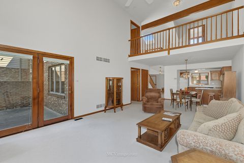 Tiny photo for 18434 Lakeview Circle, Tinley Park, IL 60477 (MLS # 12475015)