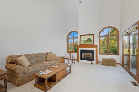 Tiny photo for 18434 Lakeview Circle, Tinley Park, IL 60477 (MLS # 12475015)