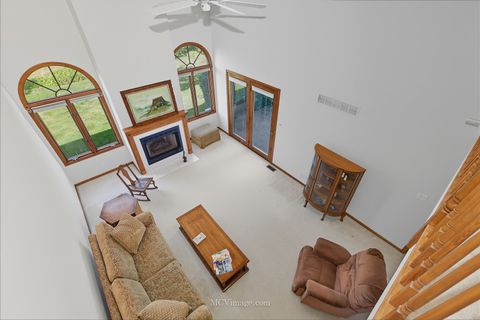 Tiny photo for 18434 Lakeview Circle, Tinley Park, IL 60477 (MLS # 12475015)