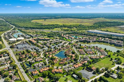 Tiny photo for 18434 Lakeview Circle, Tinley Park, IL 60477 (MLS # 12475015)
