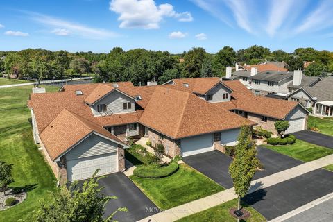 Tiny photo for 18434 Lakeview Circle, Tinley Park, IL 60477 (MLS # 12475015)
