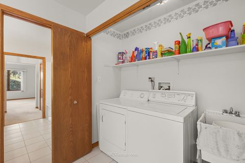 Tiny photo for 18434 Lakeview Circle, Tinley Park, IL 60477 (MLS # 12475015)