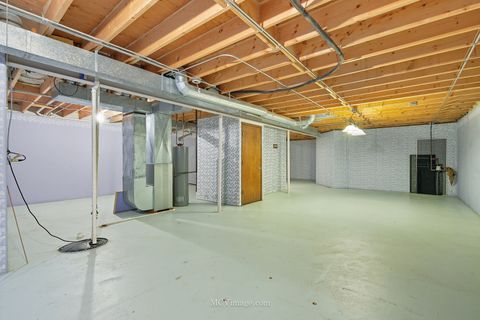 Tiny photo for 18434 Lakeview Circle, Tinley Park, IL 60477 (MLS # 12475015)