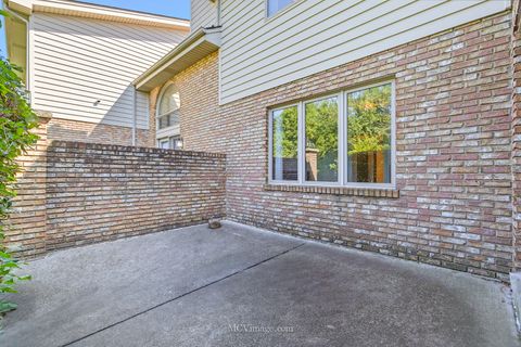 Tiny photo for 18434 Lakeview Circle, Tinley Park, IL 60477 (MLS # 12475015)