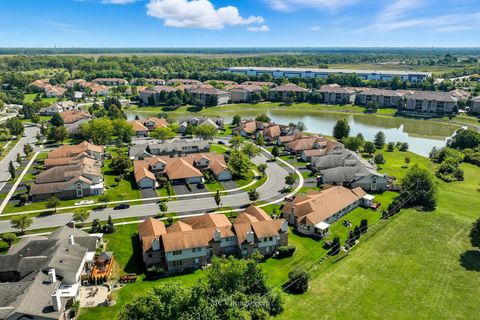 Tiny photo for 18434 Lakeview Circle, Tinley Park, IL 60477 (MLS # 12475015)