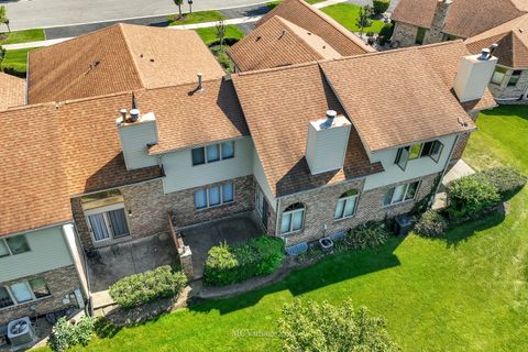 Tiny photo for 18434 Lakeview Circle, Tinley Park, IL 60477 (MLS # 12475015)