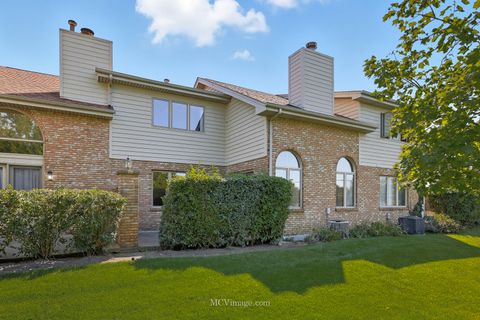 Tiny photo for 18434 Lakeview Circle, Tinley Park, IL 60477 (MLS # 12475015)