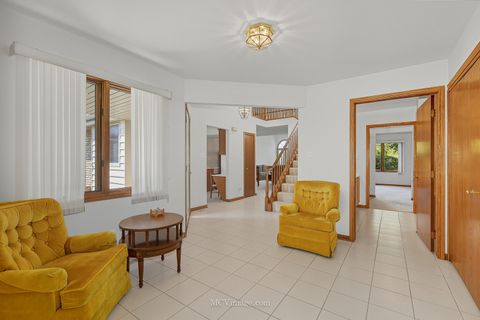 Tiny photo for 18434 Lakeview Circle, Tinley Park, IL 60477 (MLS # 12475015)