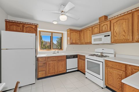 Tiny photo for 18434 Lakeview Circle, Tinley Park, IL 60477 (MLS # 12475015)