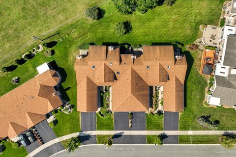 Tiny photo for 18434 Lakeview Circle, Tinley Park, IL 60477 (MLS # 12475015)
