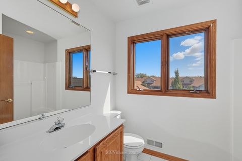 Tiny photo for 18434 Lakeview Circle, Tinley Park, IL 60477 (MLS # 12475015)
