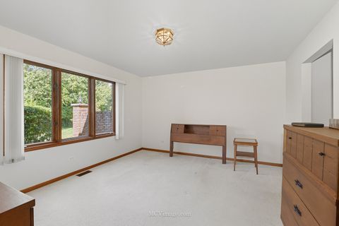 Tiny photo for 18434 Lakeview Circle, Tinley Park, IL 60477 (MLS # 12475015)