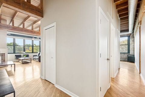 Tiny photo for 3201 N Ravenswood Avenue #301, Chicago, IL 60657 (MLS # 12479580)