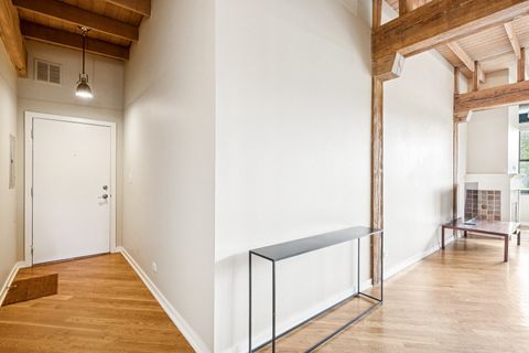 Tiny photo for 3201 N Ravenswood Avenue #301, Chicago, IL 60657 (MLS # 12479580)