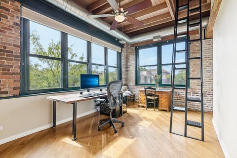 Tiny photo for 3201 N Ravenswood Avenue #301, Chicago, IL 60657 (MLS # 12479580)