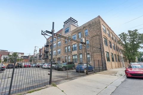 Tiny photo for 3201 N Ravenswood Avenue #301, Chicago, IL 60657 (MLS # 12479580)