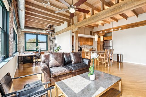 Tiny photo for 3201 N Ravenswood Avenue #301, Chicago, IL 60657 (MLS # 12479580)
