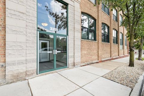 Tiny photo for 3201 N Ravenswood Avenue #301, Chicago, IL 60657 (MLS # 12479580)