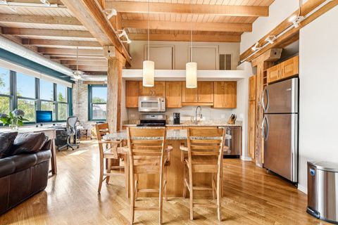 Tiny photo for 3201 N Ravenswood Avenue #301, Chicago, IL 60657 (MLS # 12479580)