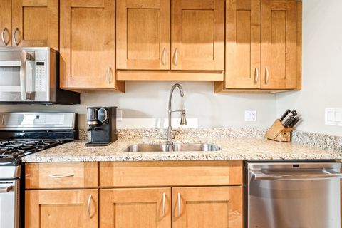 Tiny photo for 3201 N Ravenswood Avenue #301, Chicago, IL 60657 (MLS # 12479580)