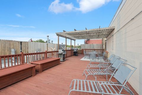 Tiny photo for 3201 N Ravenswood Avenue #301, Chicago, IL 60657 (MLS # 12479580)