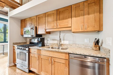 Tiny photo for 3201 N Ravenswood Avenue #301, Chicago, IL 60657 (MLS # 12479580)