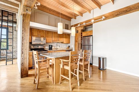 Tiny photo for 3201 N Ravenswood Avenue #301, Chicago, IL 60657 (MLS # 12479580)