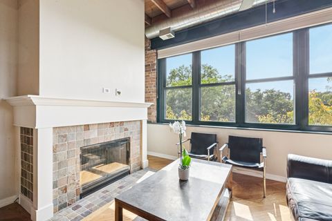 Tiny photo for 3201 N Ravenswood Avenue #301, Chicago, IL 60657 (MLS # 12479580)