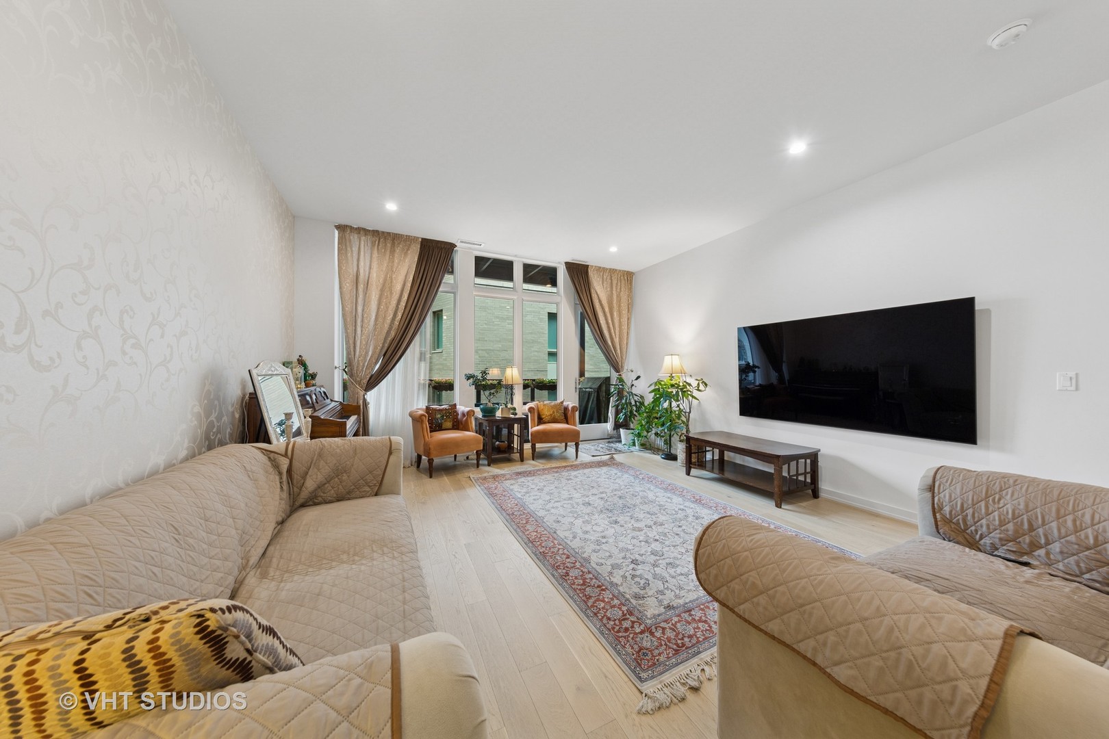 2773 N Hampden Court 404