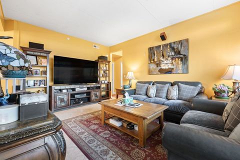 Tiny photo for 511 Prestwick Lane #302, Wheeling, IL 60090 (MLS # 12507893)