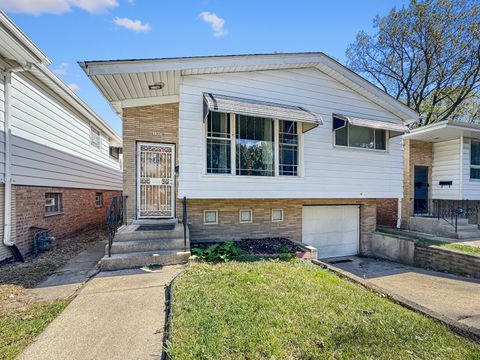 Tiny photo for 13059 Honore Street, Blue Island, IL 60406 (MLS # 12509209)