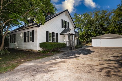 Photo of 37902 N West Street, Spring Grove, IL 60081 (MLS # 12503685) Photo of 37902 N West Street, Spring Grove, IL 60081 (MLS # 12503685)