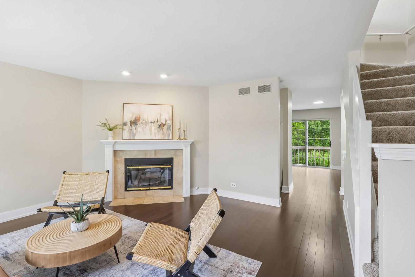 856 W Saint Johns Place