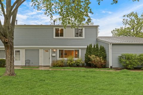 Tiny photo for 751 Dover Place #4C, Wheeling, IL 60090 (MLS # 12626017)