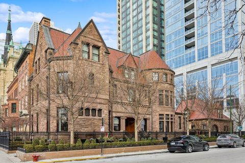 Photo of 915 N DEARBORN Street, Chicago, IL 60610 (MLS # 12273547)