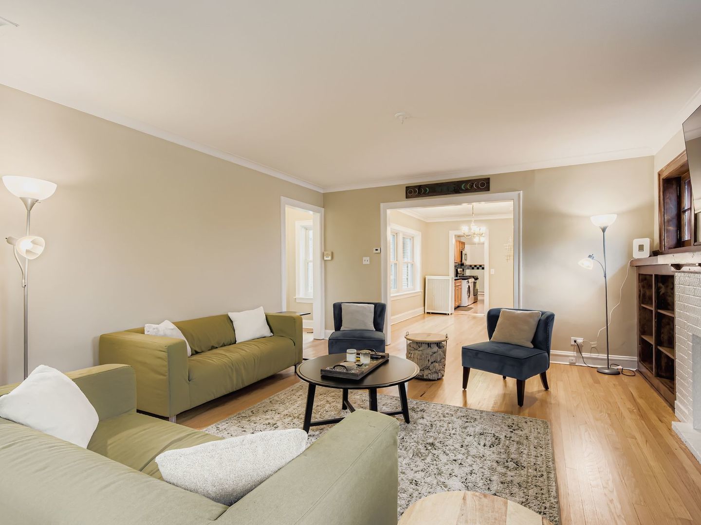 5704 N Artesian Avenue 3N