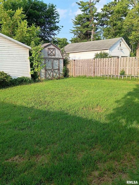 Tiny photo for 1935 ELM Street, Murphysboro, IL 62966 (MLS # EB459003)