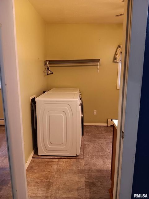 Tiny photo for 1935 ELM Street, Murphysboro, IL 62966 (MLS # EB459003)