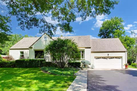 Photo of 103 Cottonwood Road, Northbrook, IL 60062 (MLS # 12692424)