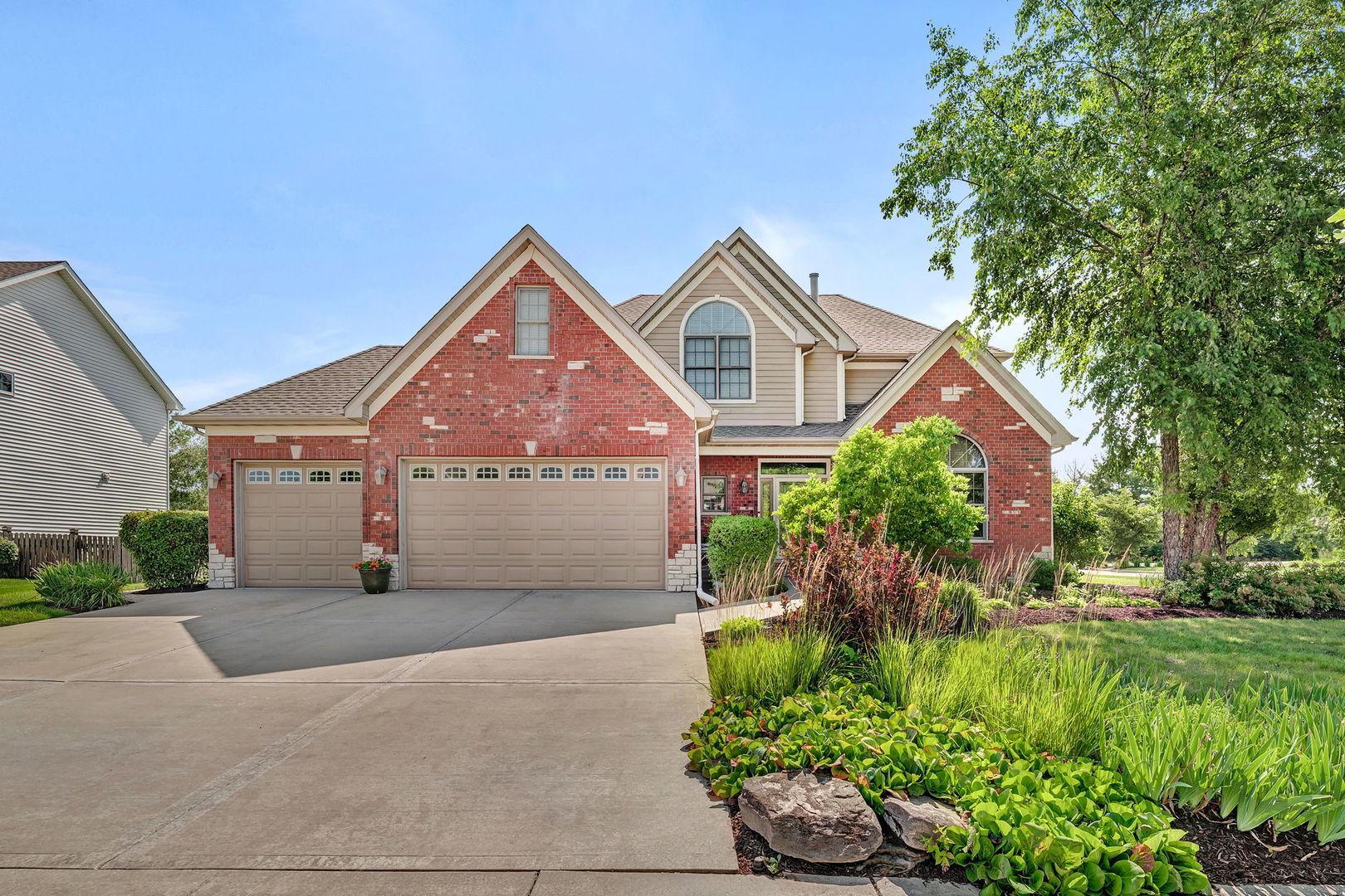 529 E Hunter Lane