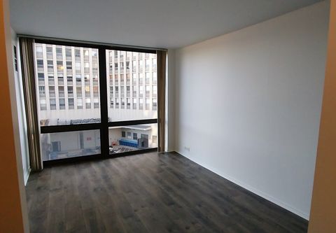 Tiny photo for 2650 N Lakeview Avenue #404, Chicago, IL 60614 (MLS # 12422132)