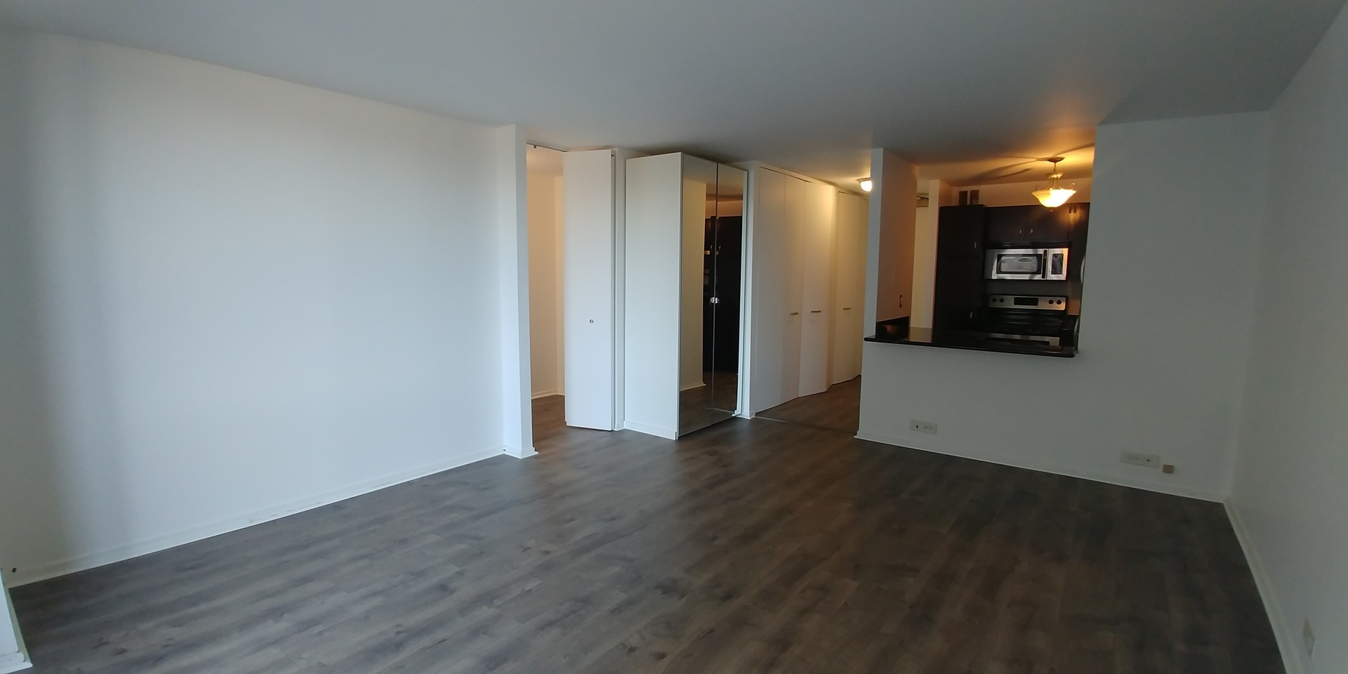 2650 N Lakeview Avenue 404
